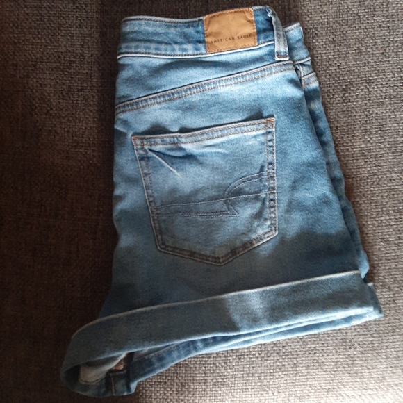 American Eagle light wash mom shorts - Picture 2 of 2